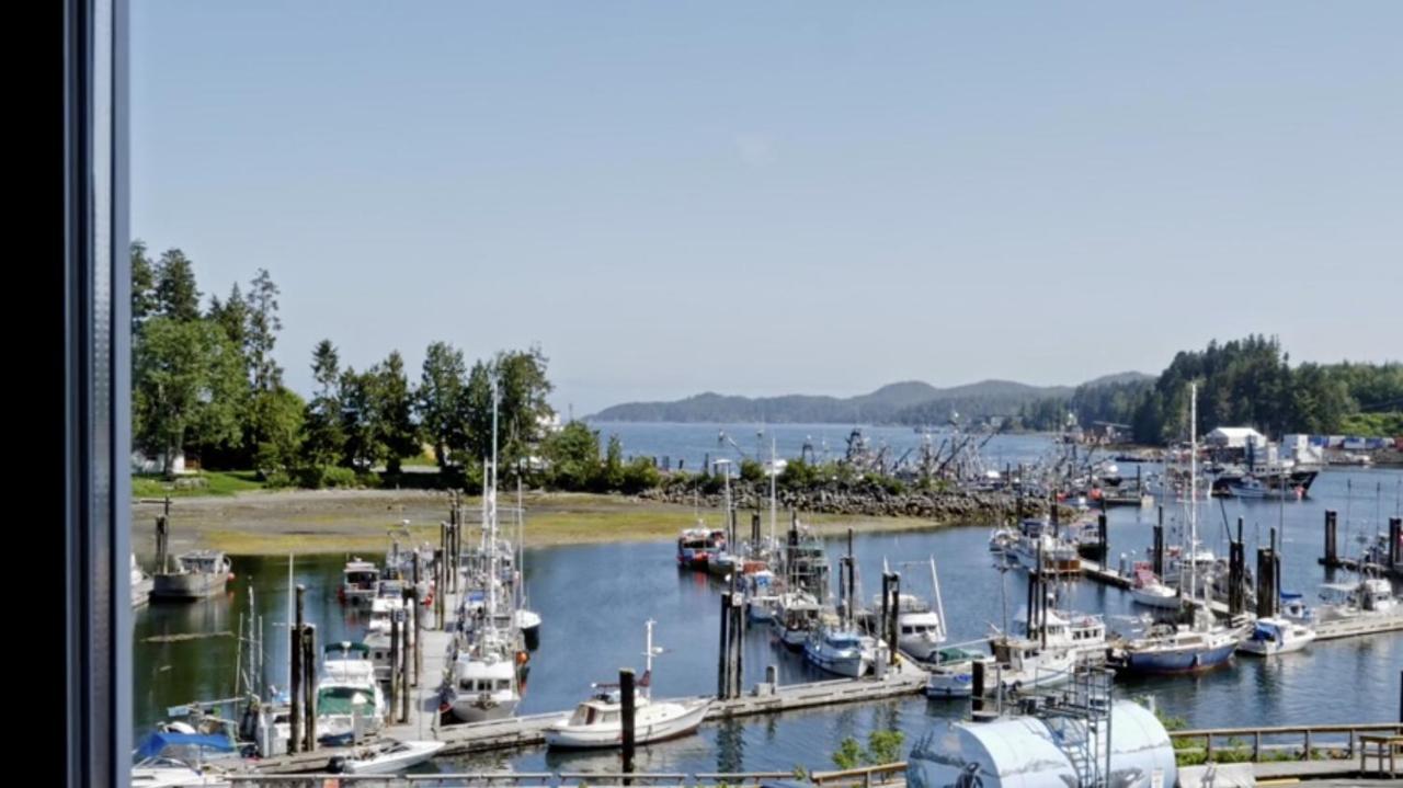 Quarterdeck Inn Port Hardy Exterior foto