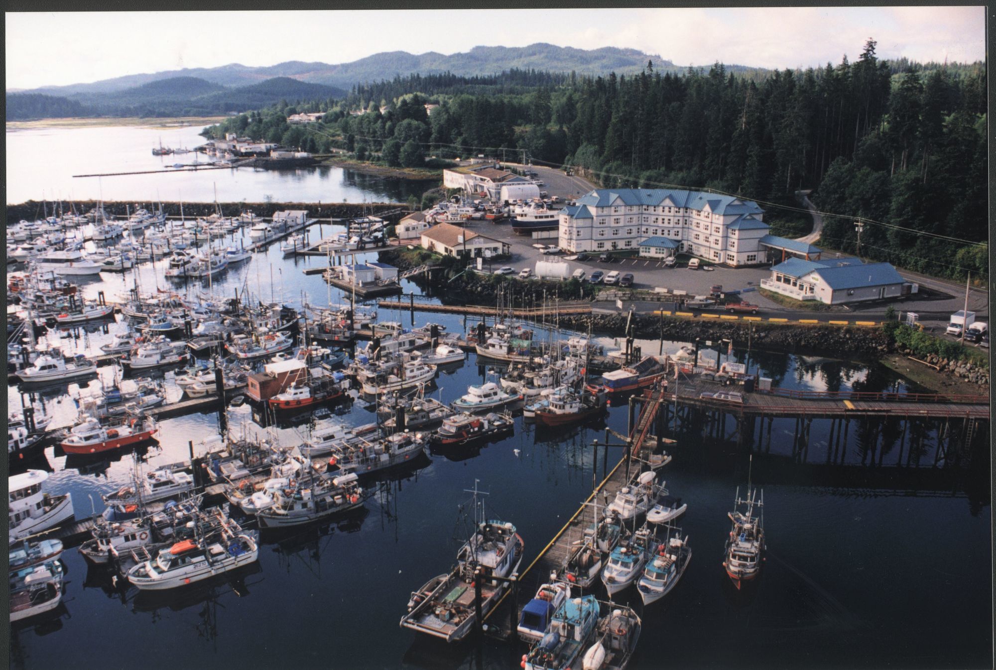 Quarterdeck Inn Port Hardy Exterior foto