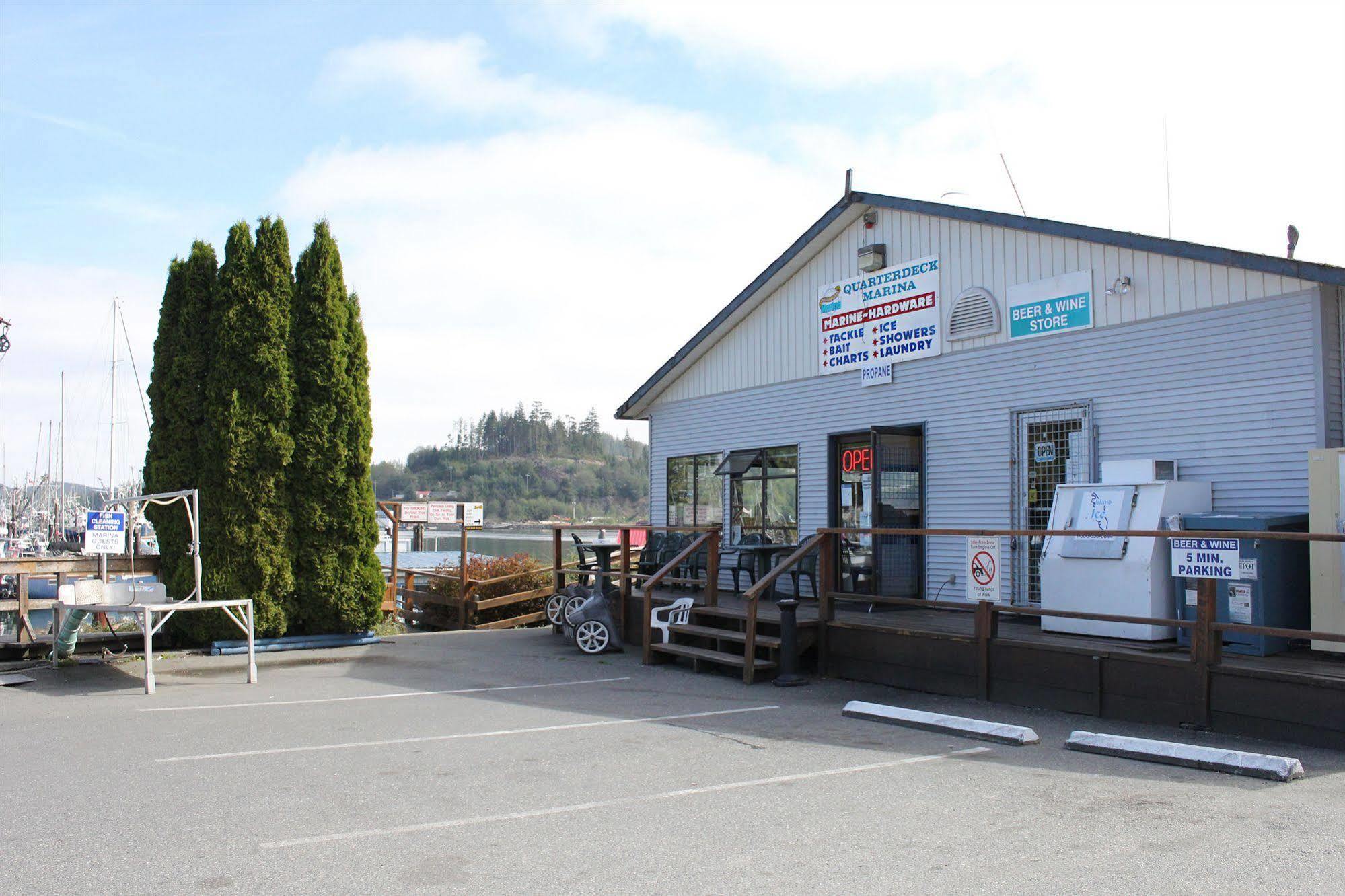 Quarterdeck Inn Port Hardy Exterior foto