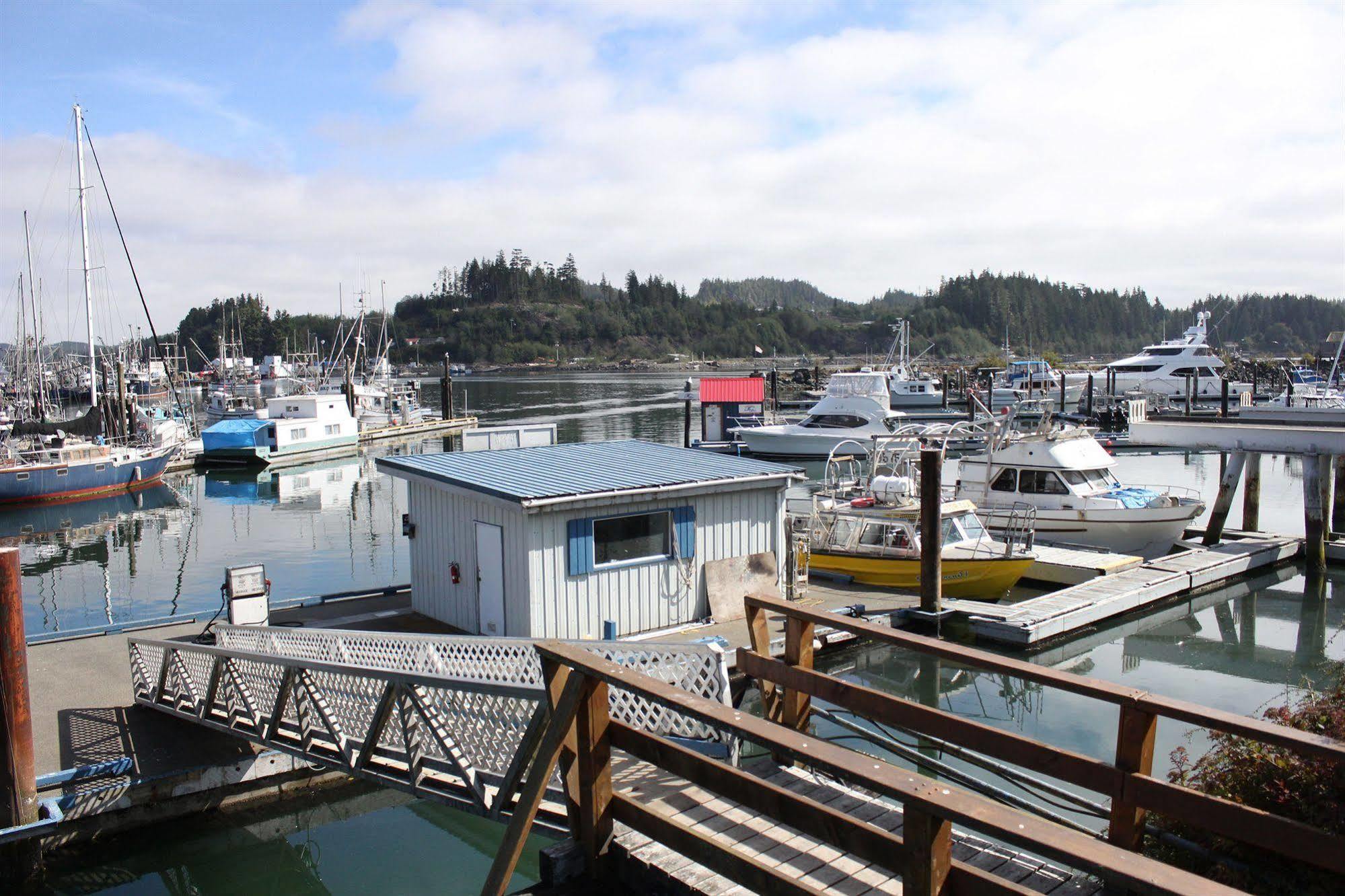 Quarterdeck Inn Port Hardy Exterior foto