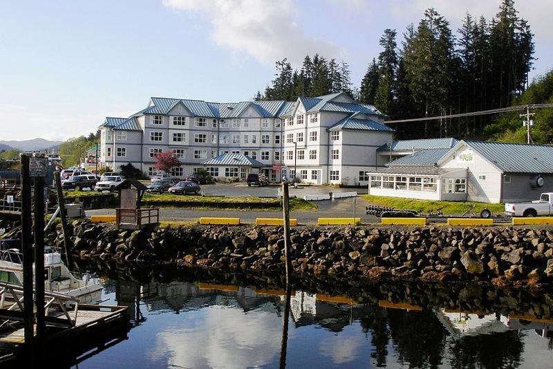 Quarterdeck Inn Port Hardy Exterior foto